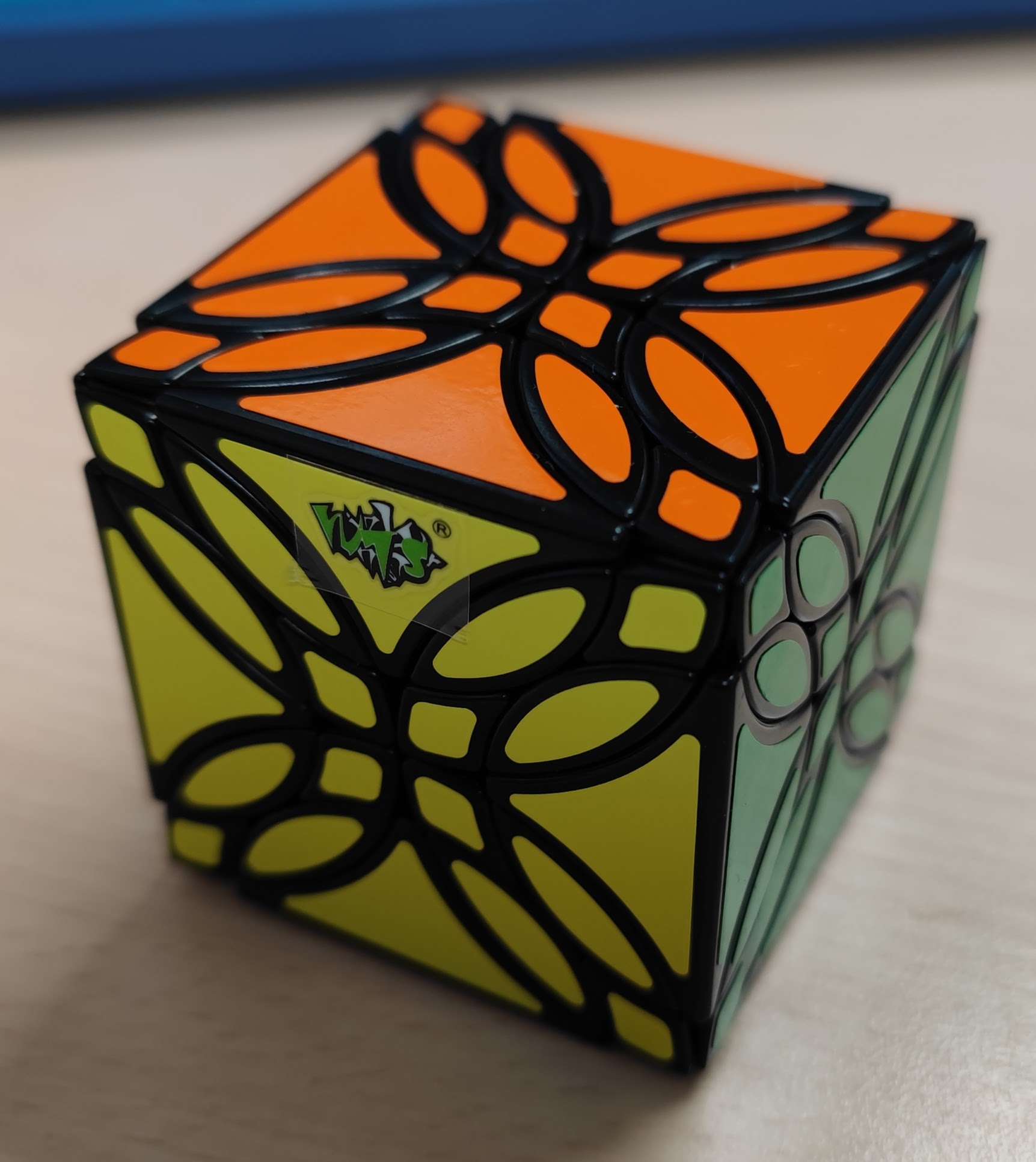 Read more about the article 藍藍雙稜花魔方(Master Clover Cube)