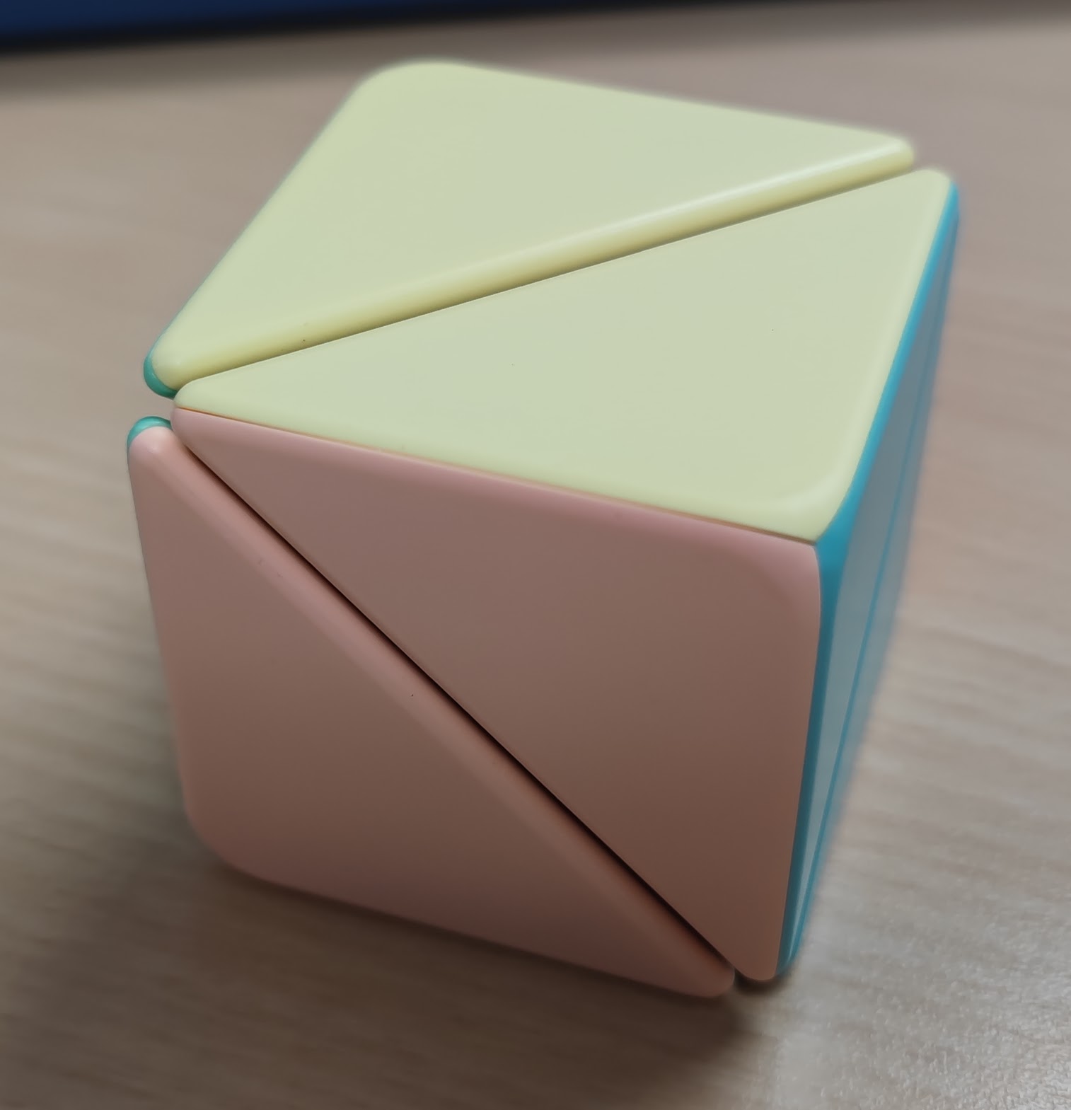 Read more about the article 魔域轉角獸馬卡龍魔方(Unicorn Cube Macaron)