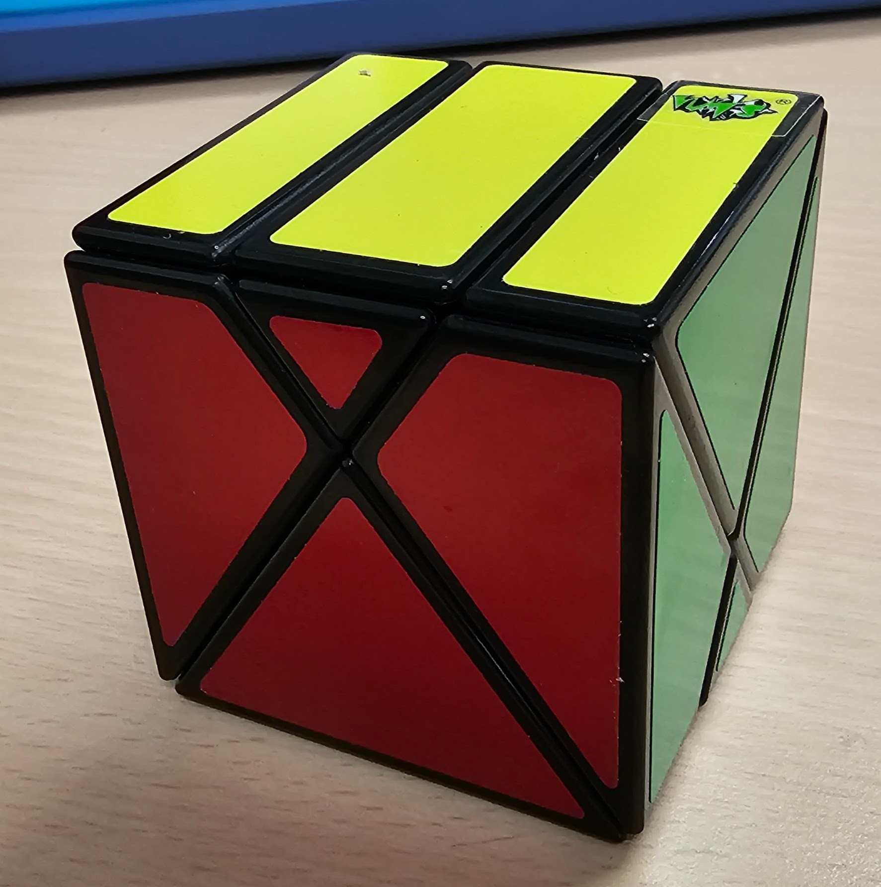 Read more about the article 藍藍縱橫魔方(X Cube)