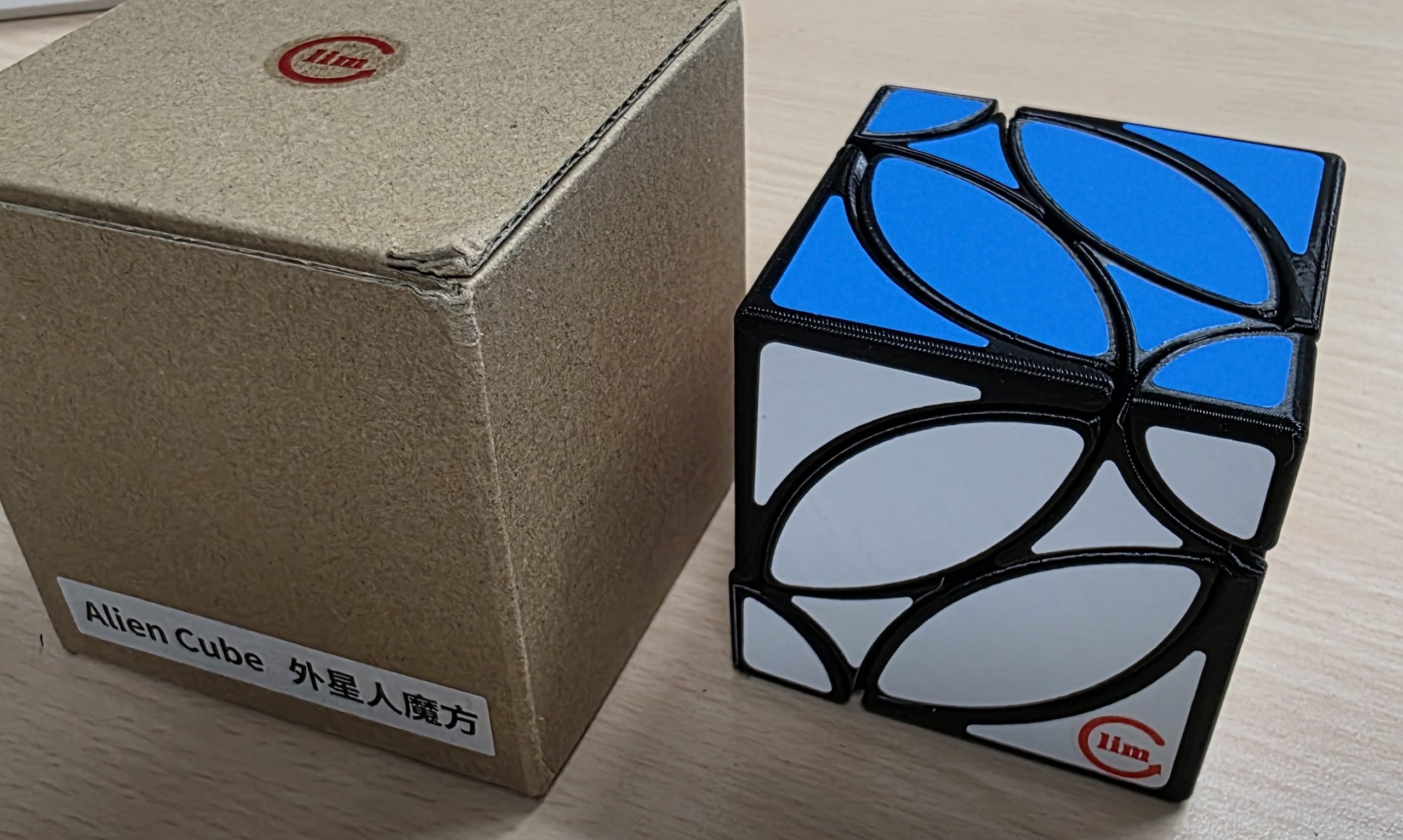 Read more about the article 方是外星人魔方Alien Cube