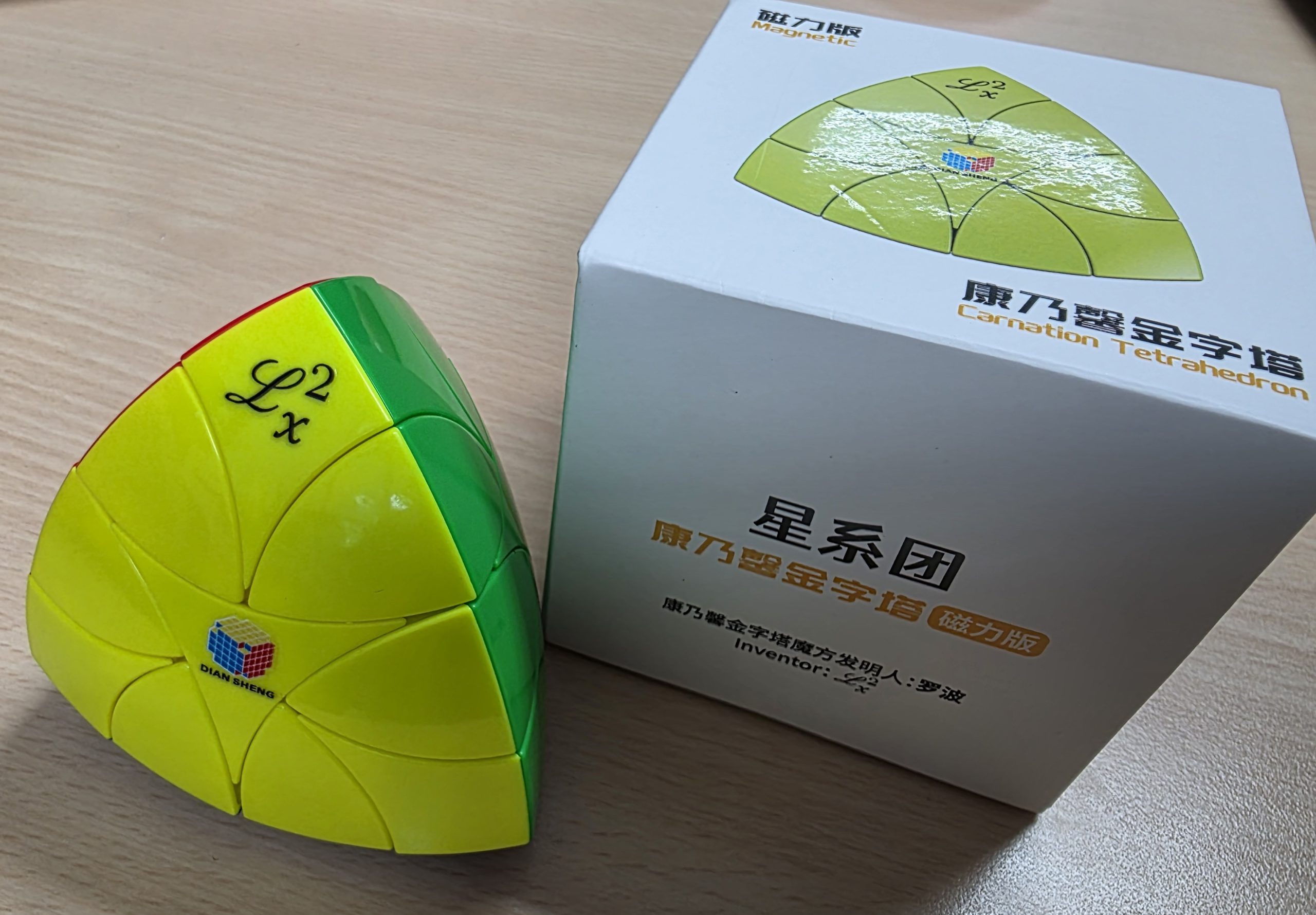 Read more about the article 點盛康乃馨金字塔(Carnation Tetrahedron)